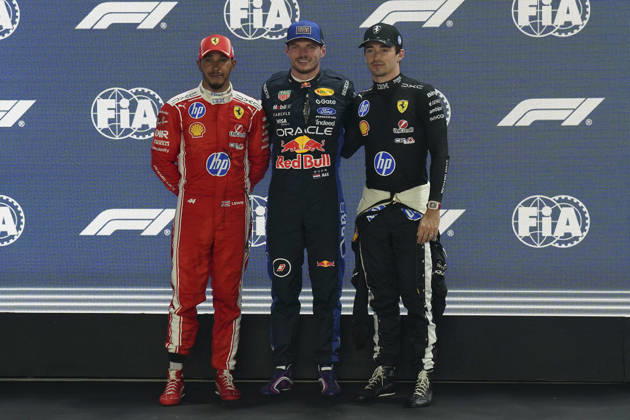 FORMULA 1 SINGAPORE AIRLINES SINGAPORE GRAND PRIX 2026 Max Verstappen (NED) 3 Red Bull Racing, Charles Leclerc (MON) 16 Ferrari and Lewis Hamilton (GBR) 44 Ferrari in parc ferme after qualifying during the Formula 1 Singapore Airlines Singapore Grand Prix 2026, Round 17 of the 2026 Formula 1 World Championship, WM, Weltmeisterschaft from 9th - 11th October 2026 at the Marina Bay Street Circuit, Singapore. Credit: Robbie Hoad Every Second Media Editorial use only. All images are copyright Every Second Media Limited. No images may be reproduced without prior permission. Copyright: xIMAGO EveryxSecondxMediax ESM-2203-0562 RobbiexHoadx xEveryxSecondxMediax