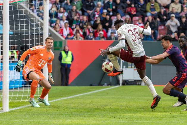Juma Bah of FC Augsburg misses a great chance, FC Augsburg vs. FC Bayern Munich, Bundesliga Soccer, Soccer, Bundesliga 1, Matchday 5, October 10, 2026. DFL regulations prohibit any use of photographs as image sequences and or quasi-video. Copyright: xkolbert-press PeterxFastlx