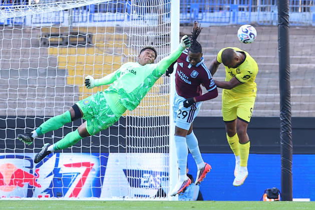 Aston Villa v Brentford, Premier League Zion Suzuki of Aston Villa makes a save during the Aston Villa v Brentford Premier League match at Villa Park, Birmingham, England on 10 October 2026 Credit: Ryan Crockett Every Second Media Editorial use only. All images are copyright Every Second Media Limited. No images may be reproduced without prior permission. All rights reserved. Premier League and Football League images are subject to licensing agreements with Football DataCo Limited. see https: www.football-dataco.com Copyright: xIMAGO EveryxSecondxMediax ESM-2212-0100 RyanxCrockettx xEveryxSecondxMediax