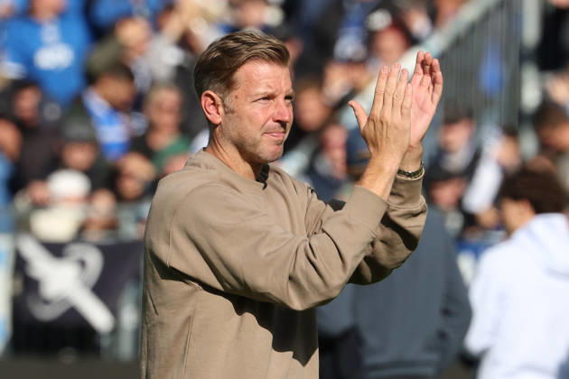 October 10, 2026 Soccer 2. Bundesliga SV Darmstadt 98 vs. Energie Cottbus, head coach Florian Kohfeldt of SV Darmstadt 98 applauds the fans after the game Copyright: HMBxMedia JoaquimxFerreira