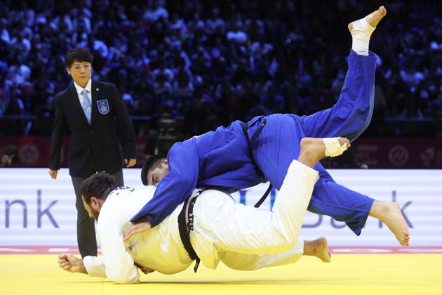AZERBAIJAN, BAKU - OCTOBER 10, 2026: Azerbaijan s Dzhamal Gamzatkhanov (R) and Kanan Nasibov fight in their heavyweight bout during the 2026 World Judo Championships at the National Gymnastics Arena 2026 World Judo Championships In Baku - ZUMAt113 20261010_zaa_t113_420 Copyright: xMikhailxSinitsynx