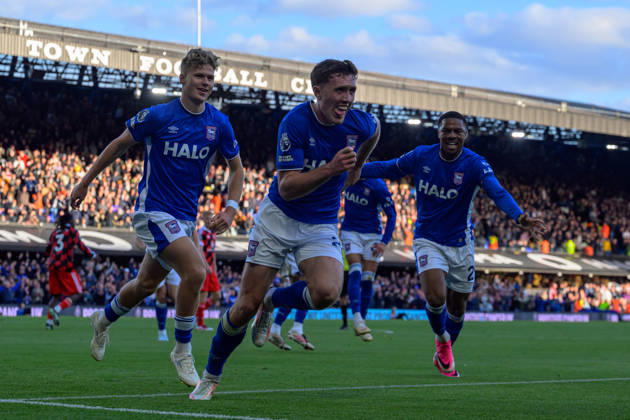 IPSWICH, ENGLAND OCTOBER 10 - Dara O Shea of Ipswich Town celebrating scoring the team s second goal during the Premier League game between Ipswich Town and Fulham at Portman Road on October 10, 2026 in Ipswich, England. (Photo by Keeran Marquis Sports Press Photo) Copyright: xKeeranxMarquis SPPx Sportspressphoto_SPR250904
