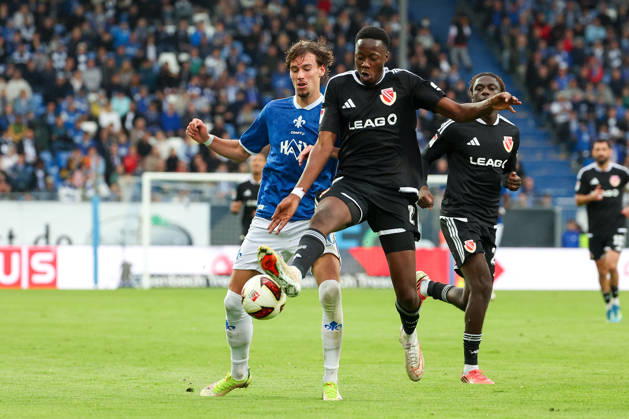 October 10, 2026 Soccer 2. Bundesliga SV Darmstadt 98 vs. Energie Cottbus, Milan Smit (SV Darmstadt 98), King Manu (Energie Cottbus) battle for the ball Copyright: HMBxMedia JoaquimxFerreira