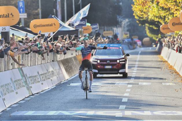 Road cycling, Rad, Radsport, Strasse - Il Lombardia 2026 - Paul Seixas Wins the Monument Solo Paul Seixas won the Monument solo during the ll Lombardia 2026, after attacking 18 km from the finish, making him the youngest winner in the history of the race, on October 10, 2026, in Bergamo, Italy. Photo byDavide Vaninetti IPA Spor ABACAPRESS.COM Bergamo Italy Copyright: xIPAxSport ABACAx