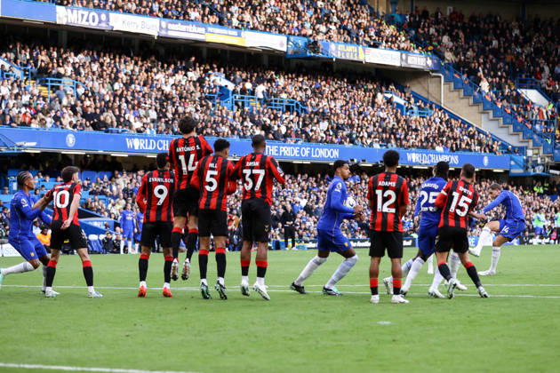 Chelsea gegen Bournemouth, 10. Oktober 2026, London, Premier League, Fußball: Chelsea gegen Bournemouth – Jordan Henderson von Chelsea erzielt per Freistoß das fünfte Tor. Foto: Jacques Feeney, Abseits, London, Großbritannien Copyright: xJacquesxFeeneyx xOffsidexOffside
