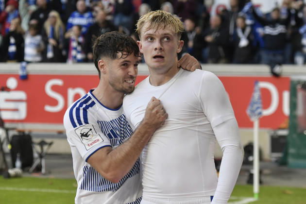 Peter Remmert (Duisburg 39) celebrates with the team after scoring the goal that made it 3–2. 10 10 2026 ¢ Soccer ¢ MSV Duisburg vs. TSG 1899 Hoffenheim II, Schauinsland Reisen Arena, Duisburg, DFB and DFL regulations prohibit any use of photographs as image sequences and or quasi-video Copyright: xpepphotox xSaschaxWeizx pep00321, pep_20261010_hm