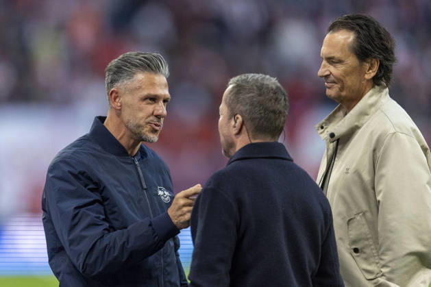 GER, Leipzig, Fussball, Bundesliga, 5. Spieltag, RB Leipzig vs. Eintracht Frankfurt im Bild v.l.: Martin Demichelis (Cheftrainer RB Leipzig), unterhaelt sich mit Lothar Matthaeus (Sky Experte), und Sebastian Hellmann (Sky Moderator), lachend, Emotion , gut gelaunt 10.10.2026, Red-Bull Arena Leipzig DFL DFB REGULATIONS PROHIBIT ANY USE OF PHOTOGRAPHS AS IMAGE SEQUENCES AND OR QUASI-VIDEO, Leipzig Red-Bull Arena Sachsen Germany Copyright: xPaulxFritzx