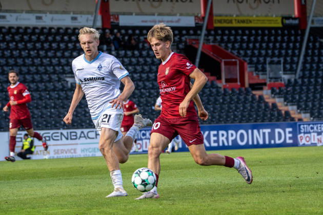 October 10, 2026, xerix, Soccer 3rd Division, SG Sonnenhof Großaspach vs. SV Waldhof Mannheim: A tackle between Julian Rieckmann of SV Waldhof Mannheim and Lukas Stoppel of SG Sonnenhof Großaspach
