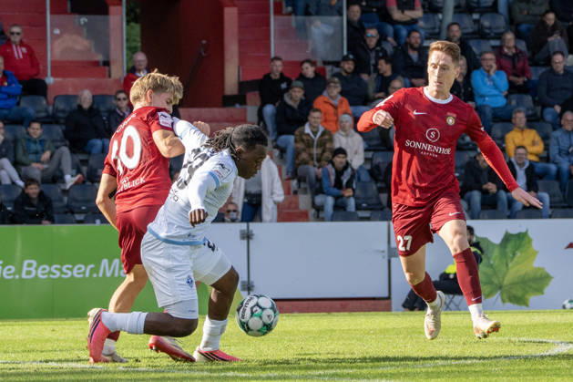 October 10, 2026, xerix, Soccer 3rd Division, SG Sonnenhof Großaspach vs. SV Waldhof Mannheim: A tackle between Lukas Stoppel of SG Sonnenhof Großaspach and Nolan Xavier Muteba N Tumba of SV Waldhof Mannheim, Aspach