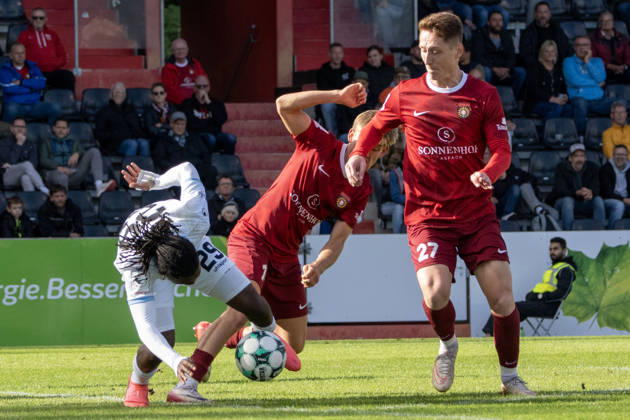 October 10, 2026, xerix, Soccer 3rd Division, SG Sonnenhof Großaspach vs. SV Waldhof Mannheim: A tackle between Lukas Stoppel of SG Sonnenhof Großaspach and Nolan Xavier Muteba N Tumba of SV Waldhof Mannheim, Aspach