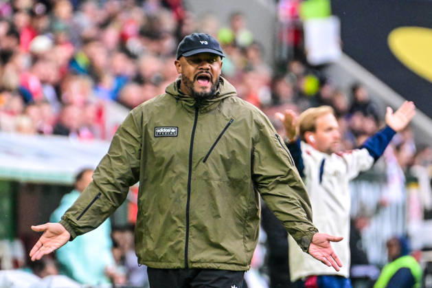 October 10, 2026, GER, Soccer, Men s, 1. Bundesliga, Matchday 5, FC Augsburg vs. FC Bayern Munich Vincent Kompany Bayern Munich disagrees with the referee s decision Augsburg WWK Arena Bayern Germany Copyright: xNordphotox xHafnerx