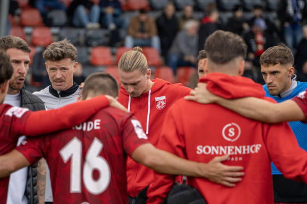 October 10, 2026, xerix, Soccer 3rd Division, SG Sonnenhof Grossaspach vs. SV Waldhof Mannheim; Marlon Faß in the Aspach team circle