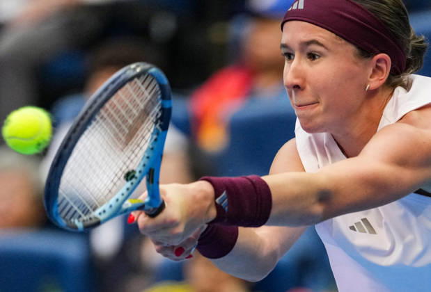 (261010) -- BEIJING, Oct. 10, 2026 -- Nikola Bartunkova of the Czech Republic hits a return during the women s singles semifinal match against Mirra Andreeva of Russia at 2026 China Open tennis tournament in Beijing, China, Oct. 10, 2026. ) (SP)CHINA-BEIJING-TENNIS-CHINA OPEN-WOMEN S SINGLES-SEMIFINAL (CN) SunxFei