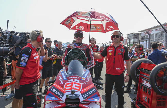 (261010) -- LOMBOK, Oct. 10, 2026 -- Ducati Lenovo Team s Marc Marquez (C) of Spain prepares before the sprint race of MotoGP at Mandalika International circuit in Lombok, Indonesia, Oct. 10, 2026. ) (SP)INDONESIA-LOMBOK-MOTOGP-SPRINT RACE-MANDALIKA INTERNATIONAL CIRCUIT Zulkarnain