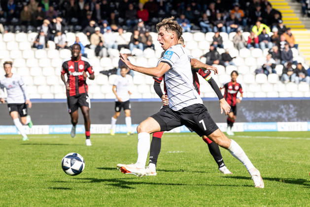 SSV Ulm 1846 Soccer vs. Eintracht Frankfurt II, Soccer, Regionalliga Southwest, Matchday 11, Donaustadion Ulm, October 26, Benjamin Goller, SSV Ulm 1846 Soccer, 07 SSV Ulm 1846 Soccer vs. Eintracht Frankfurt II, Soccer, Southwest Regional League, Matchday 11, Donaustadion Ulm, October 26, 2010 Photo by Lucca Fundel, Ulm, Donaustadion, Baden-Württemberg, Germany