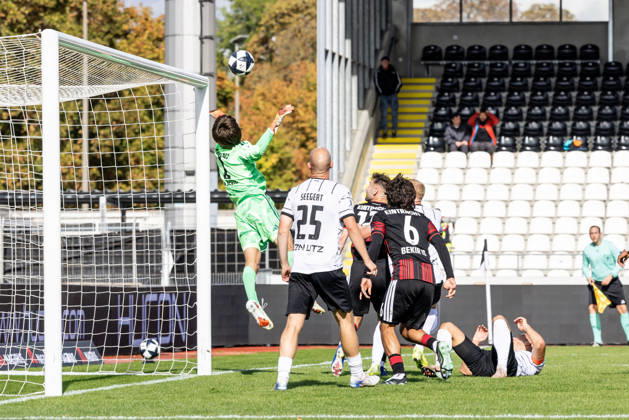 SSV Ulm 1846 Soccer vs. Eintracht Frankfurt II, Soccer, Regionalliga Southwest, Matchday 11, Donaustadion Ulm 10 10 26 A great scoring chance just before the halftime whistle—the Ulm team can’t get the ball over the line. SSV Ulm 1846 vs. Eintracht Frankfurt II, Soccer, Regionalliga Southwest, Matchday 11, Donaustadion, Ulm, October 26, 2010 Photo by Lucca Fundel, Ulm, Donaustadion, Baden-Württemberg, Germany