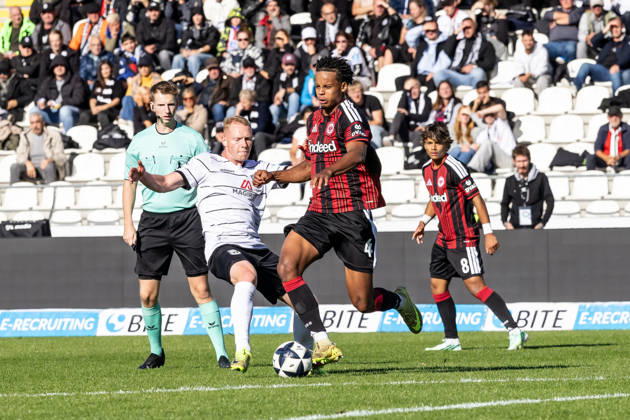 SSV Ulm 1846 Soccer vs. Eintracht Frankfurt II, Soccer, Regionalliga Southwest, Matchday 11, Donaustadion Ulm, October 26, 2010, photo by Leon Müller, SSV Ulm 1846 Soccer, 17, Julian Yao Mawuli Etse Eintracht Frankfurt II, 4 SSV Ulm 1846 Soccer vs. Eintracht Frankfurt II, Soccer, Regionalliga Southwest, Matchday 11, Donaustadion Ulm, October 26, 2010; Photo by Lucca Fundel, Ulm Donaustadion, Baden-Württemberg, Germany