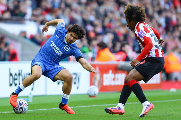 SUNDERLAND, ENGLAND, OCTOBER 10: Ferdi Kad?o?lu of Brighton & Hove Albion (L) controls the ball whilst being pressured by Malick Fofana of Sunderland AFC (R) during a Premier League 2026-27 match between Sunderland AFC and Brighton & Hove Albion at the Stadium of Light on October 10, 2026 in Sunderland, England. (Photo by Zach Forster Sports Press Photo) Copyright: xZachxForster SportsxPressxPhotox Sportspressphoto_SPR250977