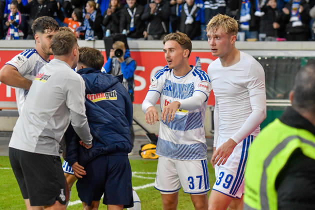 Peter Remmert (Duisburg, 39) celebrates with the team after scoring the goal that made it 3–2. 10 10 2026 ¢ Soccer ¢ MSV Duisburg vs. TSG 1899 Hoffenheim II, Schauinsland Reisen Arena, Duisburg, DFB and DFL regulations prohibit any use of photographs as image sequences and or quasi-video. NRW, Germany Copyright: xpepphotox xSaschaxWeizx pep00321, pep_20261010_hm