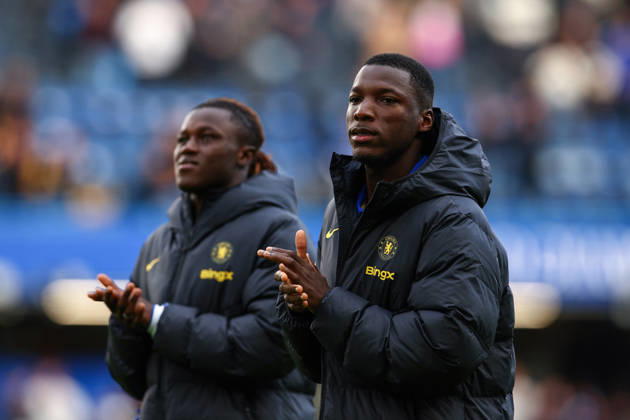 Premier League: Chelsea v AFC Bournemouth LONDON, UK - 10th Oct 2026: Moises Caicedo of Chelsea applauds the fans after the Premier League match between Chelsea FC and AFC Bournemouth at Stamford Bridge London Stamford Bridge England United Kingdom Copyright: xCraigxMercerx xPeakxActionxPhotosx