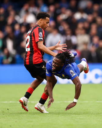 Chelsea gegen Bournemouth, 10. Oktober 2026, London, Premier League, Fußball: Chelsea gegen Bournemouth – Tyler Adams von Bournemouth und Romeo Lavia von Chelsea. Foto: Jacques Feeney, Offside, London, Großbritannien Copyright: xJacquesxFeeneyx xOffsidexOffside