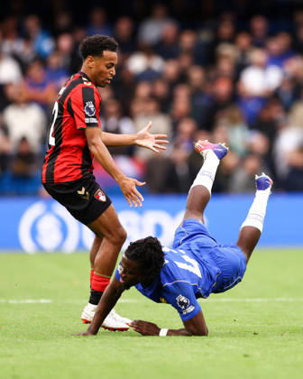 Chelsea gegen Bournemouth, 10. Oktober 2026, London, Premier League, Fußball: Chelsea gegen Bournemouth – Tyler Adams von Bournemouth und Romeo Lavia von Chelsea. Foto: Jacques Feeney, Offside, London, Großbritannien Copyright: xJacquesxFeeneyx xOffsidexOffside