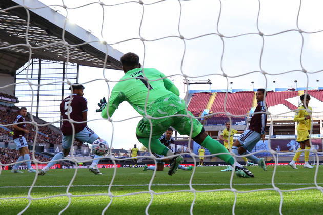 Aston Villa v Brentford, Premier League Yegor Yarmolyuk of Brentford FC opens the scoring during the Aston Villa v Brentford Premier League match at Villa Park, Birmingham, England on 10 October 2026 Credit: Ryan Crockett Every Second Media Editorial use only. All images are copyright Every Second Media Limited. No images may be reproduced without prior permission. All rights reserved. Premier League and Football League images are subject to licensing agreements with Football DataCo Limited. see https: www.football-dataco.com Copyright: xIMAGO EveryxSecondxMediax ESM-2212-0145 RyanxCrockettx xEveryxSecondxMediax