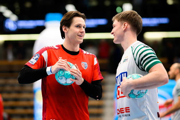 Göppingen HBL 26 27 Frisch Auf Göppingen SG BBM Bietigheim (from left): Maxim Orlov (Bietigheim), Oskar Neudeck (Göppingen); Göppingen EWS Arena, Baden-Württemberg, Germany