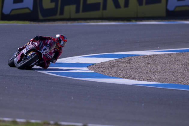 October 10, 2026, Cascais, Lisboa, Portugal: ESTORIL, PORTUGAL - OCTOBER 10: Nicolo Bulega of Italy and Aruba.it Racing - Ducati competes during Race 1 during day two of the World Superbikes Estoril Round at Circuito Estoril on October 10, 2026 in Estoril, Portugal. Cascais Portugal - ZUMAl192 20261010_zsp_l192_015 Copyright: xMiguelxLemosx