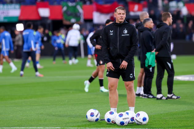 2026-10-10 Feyenoord v AZ Alkmaar - Dutch Eredivisie ROTTERDAM, NETHERLANDS - OCTOBER 10: Warming up of Keeper coach Justin Merz of Feyenoord during the Dutch Eredivisie match between Feyenoord and AZ Alkmaar at Stadion Feijenoord on October 10, 2026 in Rotterdam, Netherlands. Rotterdam Stadion Feijenoord Netherlands Content not available for redistribution in The Netherlands directly or indirectly through any third parties. Copyright: xHansxvanxderxValkx
