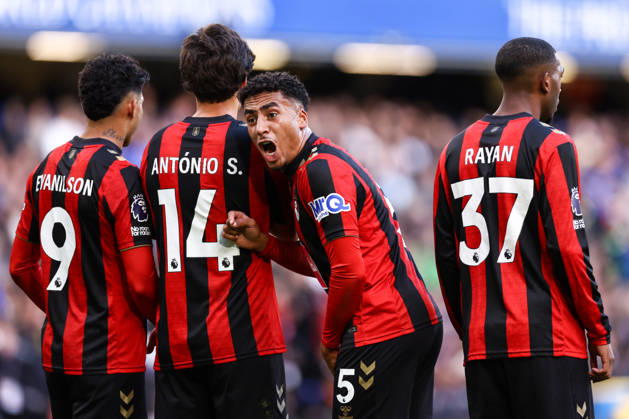 Chelsea gegen Bournemouth, 10. Oktober 2026, London, Premier League, Fußball: Chelsea gegen Bournemouth – James Hill von Bournemouth dreht sich in der Abwehrmauer um, um dem Torwart Anweisungen zuzurufen. Foto: Jacques Feeney, Abseits, London, Großbritannien Copyright: xJacquesxFeeneyx xOffsidexOffside