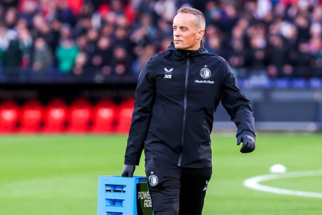 2026-10-10 Feyenoord v AZ Alkmaar - Dutch Eredivisie ROTTERDAM, NETHERLANDS - OCTOBER 10: Warming up of Physiotherapist Jasper van Kempen of Feyenoord during the Dutch Eredivisie match between Feyenoord and AZ Alkmaar at Stadion Feijenoord on October 10, 2026 in Rotterdam, Netherlands. Rotterdam Stadion Feijenoord Netherlands Content not available for redistribution in The Netherlands directly or indirectly through any third parties. Copyright: xHansxvanxderxValkx