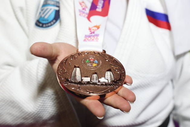 AZERBAIJAN, BAKU - OCTOBER 10, 2026: Russia s Maria Ivanova celebrates her bronze medal during a victory ceremony for the women s heavyweight event as the 2026 World Judo Championships takes place at the National Gymnastics Arena 2026 World Judo Championships In Baku  - ZUMAt113 20261010_zaa_t113_491 Copyright: xMikhailxSinitsynx