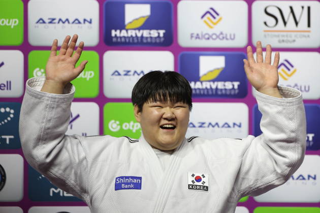 AZERBAIJAN, BAKU - OCTOBER 10, 2026: South Korea s Lee Hyeon-ji celebrates her gold medal during a victory ceremony for the women s heavyweight event as the 2026 World Judo Championships takes place at the National Gymnastics Arena 2026 World Judo Championships In Baku  - ZUMAt113 20261010_zaa_t113_494 Copyright: xMikhailxSinitsynx