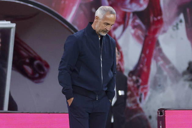 Coach Adi Hütter of Eintracht Frankfurt looks disappointed during the Bundesliga match between RB Leipzig and Eintracht Frankfurt, Red Bull Arena on October 10, 2026, in Leipzig, Germany. Photo by Marco Steinbrenner, DeFodi Images. Eintracht Frankfurt coach Adi Hütter looks dejected during the Bundesliga match between RB Leipzig and Eintracht Frankfurt at Red Bull Arena on October 10, 2026 in Leipzig, Germany. Photo by Marco Steinbrenner, DeFodi Images. DFB and DFL regulations prohibit any use of photographs as image sequences and or quasi-video. Photo by Marco Steinbrenner, DeFodi Images.