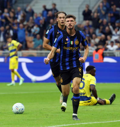 October 10, 2026, Milan, MILAN: Inter Milan™s Petar Sicic jubilates after scoring goal of 1 to 0 during the Italian serie A soccer match between Inter and Parma at Giuseppe Meazza stadium in Milan, 10 October 2026..ANSA MATTEO BAZZI. Serie A: Inter Vs Parma  - ZUMAa110 20261010_zaf_a110_031 Copyright: xMatteoxBazzix