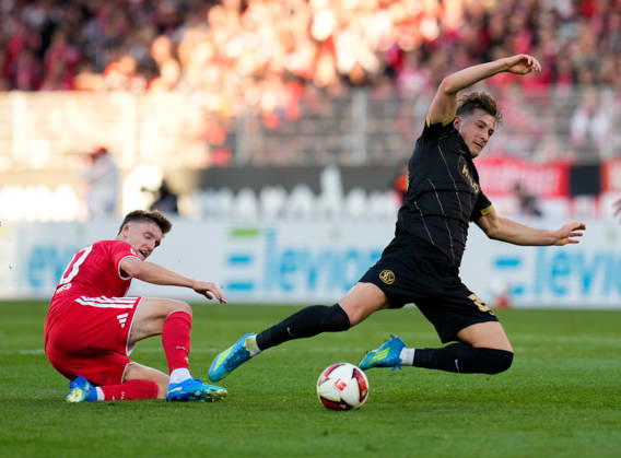 Michel Aebischer, 1 FC Union Berlin, 20, passed to Lukas Petkov, SV Elversberg, 25, GER, 1 FC Union Berlin vs. SV Elversberg, Bundesliga 1, Matchday 5, 2026–27 season, Stadion An der Alten Foersterei, Berlin, October 10, 2026 DFL regulations prohibit any use of photographs as image sequences and or quasi-video 1 FC Union Berlin vs. SV Elversberg, 1 Bundesliga, Matchday 5, 2026–27 Season, October 10, 2026, Berlin Copyright: xEibner-Pressefoto ScottxColemanx EP_SCN