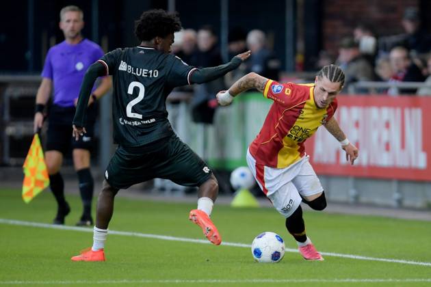 DEVENTER - Lushendry Martes of Sparta Rotterdam and Thibo Baeten of Go Ahead Eagles in a duel during the Eredivisie match between Go Ahead Eagles and Sparta Rotterdam at De Adelaarshorst on October 10, 2026 in Deventer, the Netherlands. DENNIS BRESSER ANP Eredivisie 2026 27 xVIxANPxSportx xMarcelxterxBalsxIVx 572040610 originalFilename: 572040610