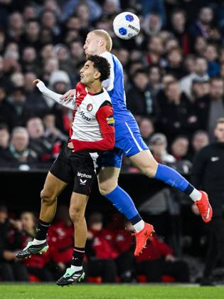 ROTTERDAM - (lr) Oussama Targhalline of Feyenoord, Mexx Meerdink of AZ Alkmaar during the Dutch Eredivisie match between Feyenoord and AZ Alkmaar at Feyenoord stadium De Kuip on 10 October 2026 in Rotterdam, the Netherlands. OLAF KRAAK ANP Eredivisie 2026 27 xVIxANPxSportx xxANPxIVx 572040620 originalFilename: 572040620