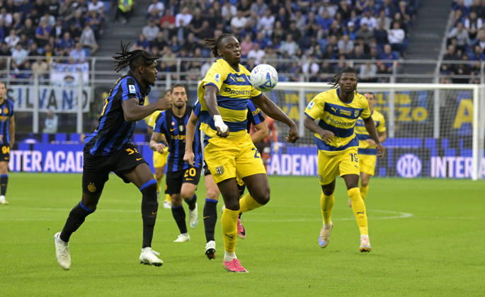 Foto IPP Paolo Bona Milano 10 10 2026 Campionato Seria A di Calcio stagione 2026 2027 partita Inter-Parma Nella foto Nesta Elphege e Yann Bisseck Italy Photo Press Worldwide Copyright italy Italy ITALY  Copyright: xR4924_italyphotopressx