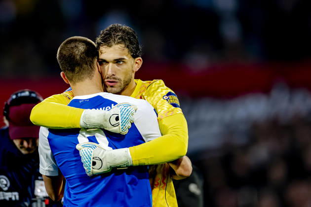 ROTTERDAM AZ Alkmaar goalkeeper Jari De Busser during the Vriendenloterij Eredivisie match between Feyenoord and AZ at De Kuip on October 10, 2026, in Rotterdam, Netherlands. Photo by DeFodi Images
