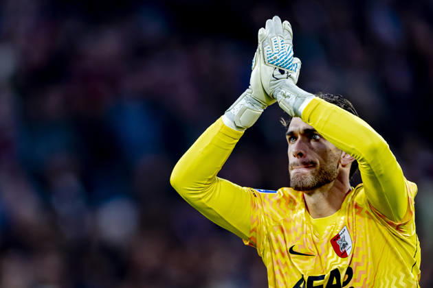 ROTTERDAM AZ Alkmaar goalkeeper Jari De Busser during the Vriendenloterij Eredivisie match between Feyenoord and AZ at De Kuip on October 10, 2026, in Rotterdam, the Netherlands. Photo by DeFodi Images