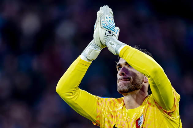 ROTTERDAM AZ Alkmaar goalkeeper Jari De Busser during the Vriendenloterij Eredivisie match between Feyenoord and AZ at De Kuip on October 10, 2026, in Rotterdam, the Netherlands. Photo by DeFodi Images