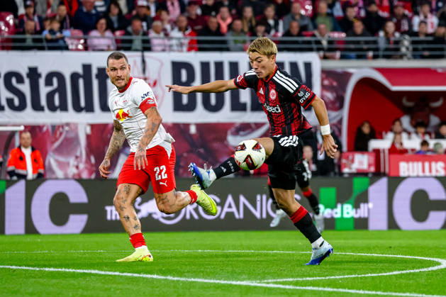 Ritsu Doan (Eintracht Frankfurt, 20) receives the ball in a footrace against David Raum (RB Leipzig, 22), GER, RB Leipzig vs. Eintracht Frankfurt, Soccer, 1. Bundesliga Men, Matchday 5, 2026–2027 season, October 10, 2026 DFL regulations prohibit any use of photographs as image sequences and or quasi-video GER, RB Leipzig vs. Eintracht Frankfurt, Soccer, 1st Bundesliga Men, Matchday 5, 2026–2027 season, October 10, 2026 Leipzig Copyright: xEibner-Pressefoto LauraxRoemerx EP_LRR