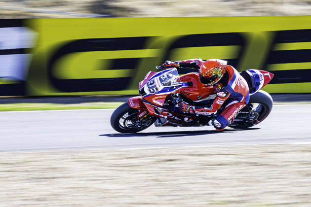 October 10, 2026, Cascais, Lisbon, Portugal: Jake Dixon of Honda HRC in action during the Race 1 of the FIM Superbike World Championship, WM, Weltmeisterschaft at Circuito Estoril on October 10, 2026 in Cascais, Portugal. Motorsports 2026: WorldSBK - Tissot Estoril Round  - ZUMAr200 20261010_zsp_r200_099 Copyright: xNunoxReisinhox