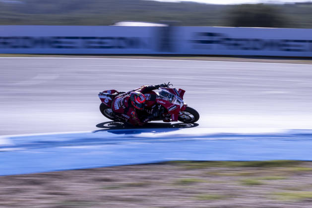October 10, 2026, Cascais, Lisboa, Portugal: ESTORIL, PORTUGAL - OCTOBER 10: Nicolo Bulega of Italy and Aruba.it Racing - Ducati competes during Race 1 during day two of the World Superbikes Estoril Round at Circuito Estoril on October 10, 2026 in Estoril, Portugal. Cascais Portugal - ZUMAl192 20261010_zsp_l192_105 Copyright: xMiguelxLemosx