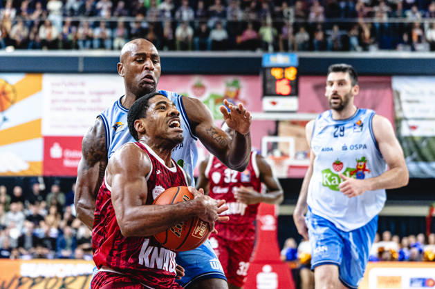 Rostock, Germany, October 10, 2026, easyCredit BBL 2026–2027, Game Day 5: Rostock Seawolves vs. Fitness First Würzburg Baskets. Pictured, from left, in a one-on-one matchup: DeAndre Lansdowne of the Rostock Seawolves and Kenny Dye of the Fitness First Würzburg Baskets Copyright: xFotostandx xVoelkerx