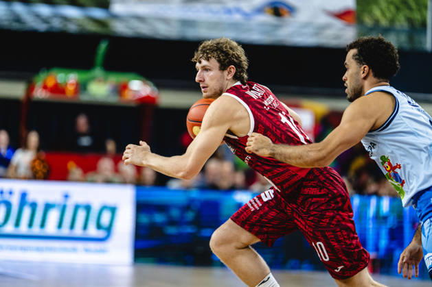 Rostock, Germany, October 10, 2026; easyCredit BBL 2026–2027, Matchday 5: Rostock Seawolves vs. Fitness First Würzburg Baskets. Pictured, first from the left: Calvin Wishart of the Fitness First Würzburg Baskets. Copyright: xFotostandx xVoelkerx