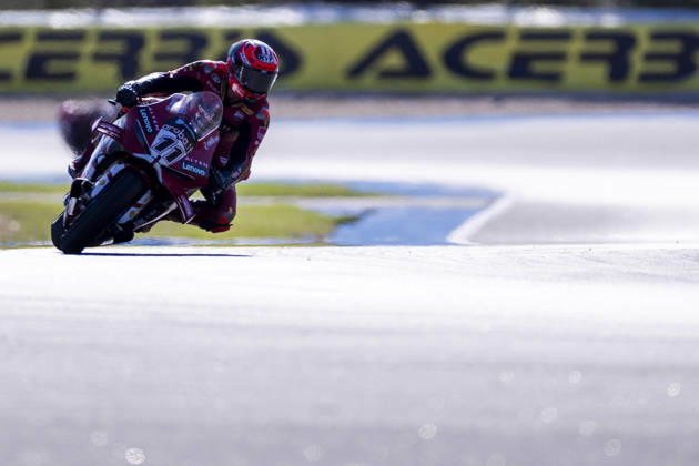 October 10, 2026, Cascais, Lisboa, Portugal: ESTORIL, PORTUGAL - OCTOBER 10: Nicolo Bulega of Italy and Aruba.it Racing - Ducati competes during Race 1 during day two of the World Superbikes Estoril Round at Circuito Estoril on October 10, 2026 in Estoril, Portugal. Cascais Portugal - ZUMAl192 20261010_zsp_l192_113 Copyright: xMiguelxLemosx