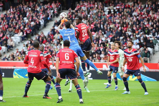 FOOTBALL : LOSC Lille vs Le Havre - Ligue 1 - 10 10 2026 Berke ÖZER (LOSC Lille) lors du match LOSC Lille vs Le Havre, Ligue 1, Decathlon Arena stade Pierre Mauroy, le 10 octobre 2026 - photo Laurent Sanson PsnewZ  Copyright: xLaurentxSANSONx xPsnewZx